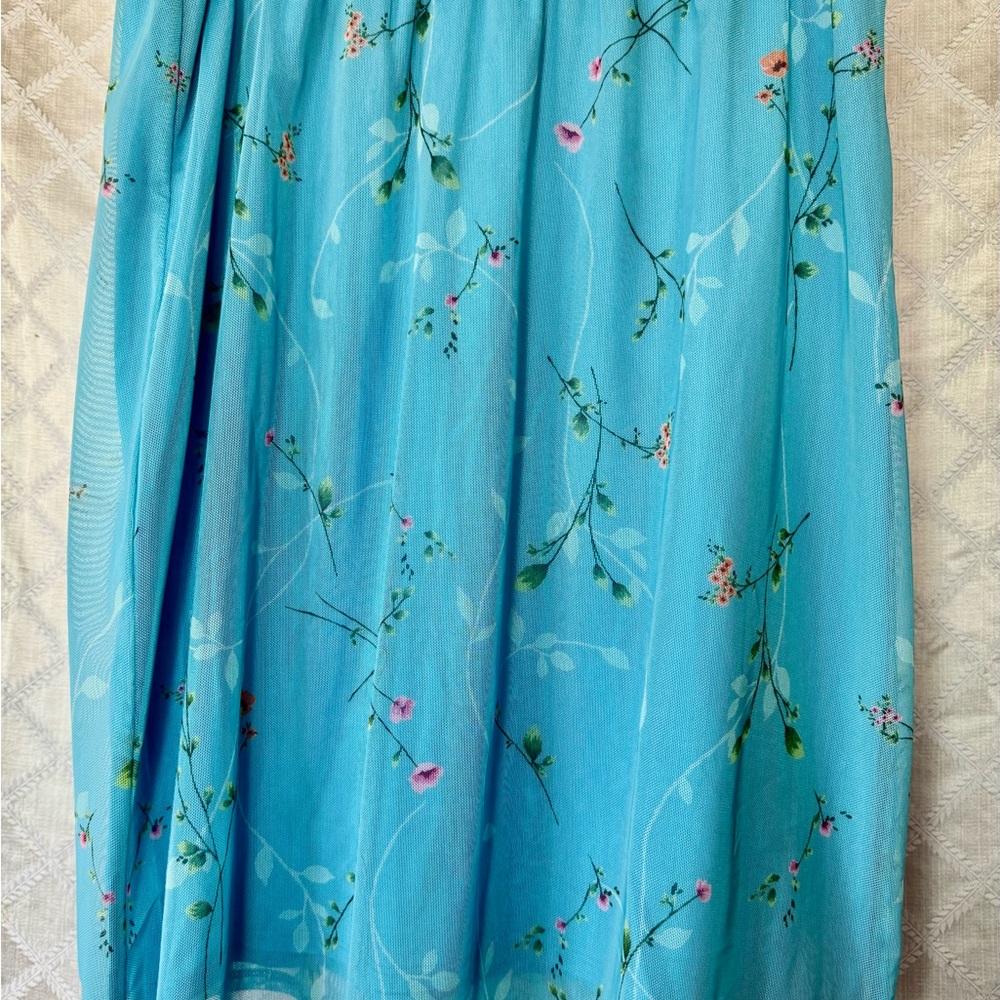 Vintage BCBG Woman Robin’s Egg Blue Floral Print Mesh Knee Length Skirt, 2X